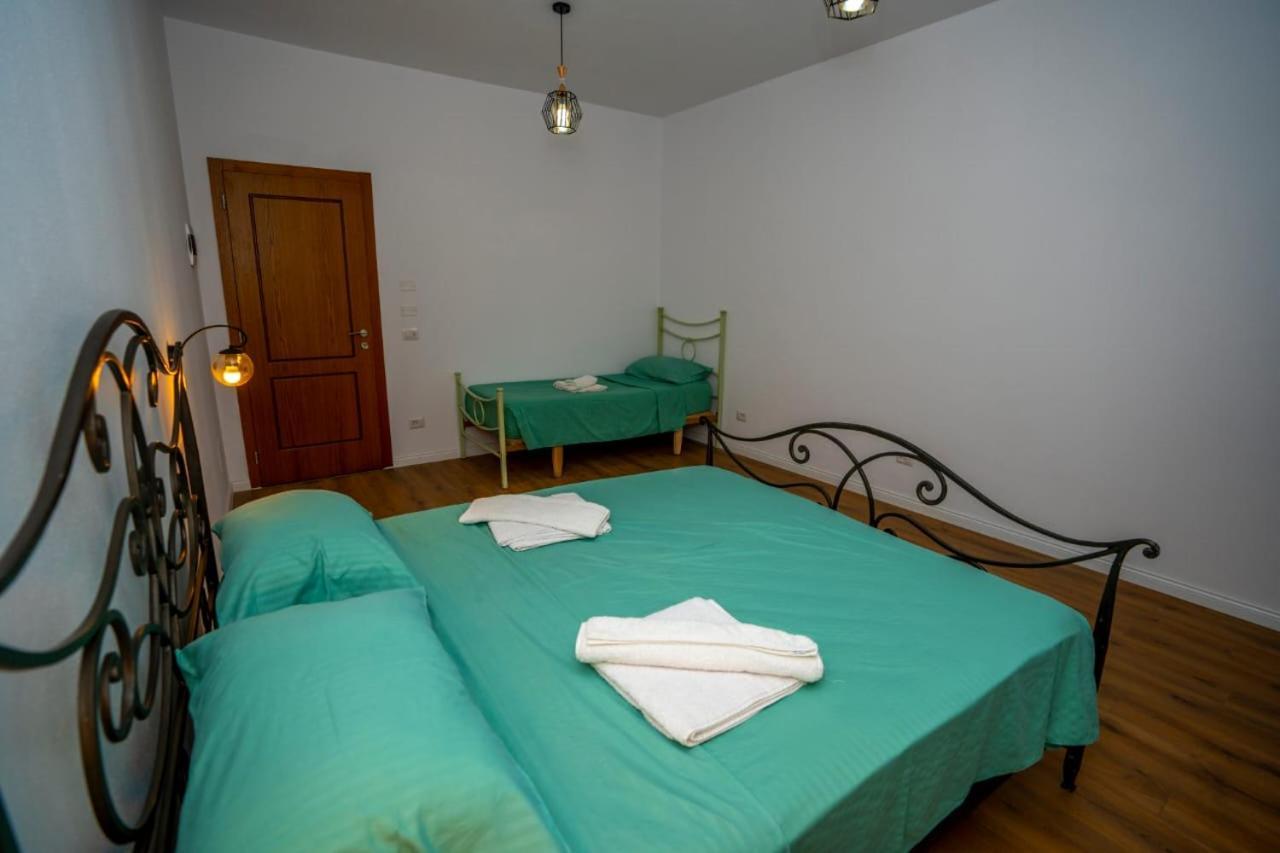Guesthouse Veni I Gjyshit Nderlysaj المظهر الخارجي الصورة